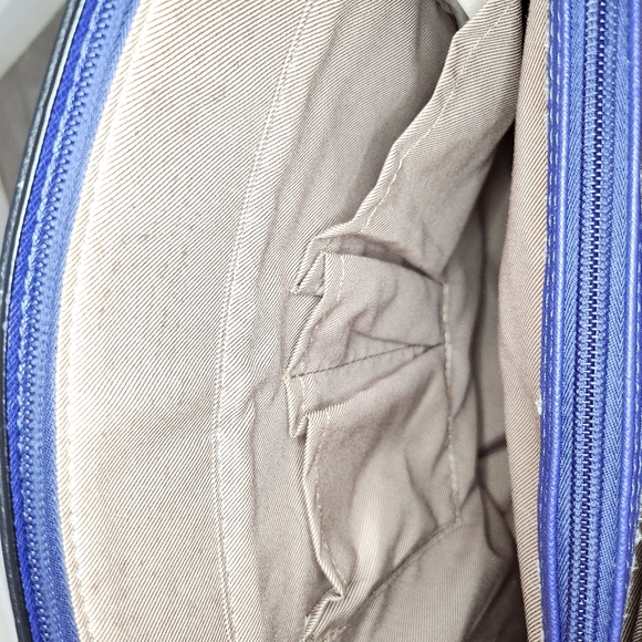 London Fog Shoulder Bag - Picture 9 of 10